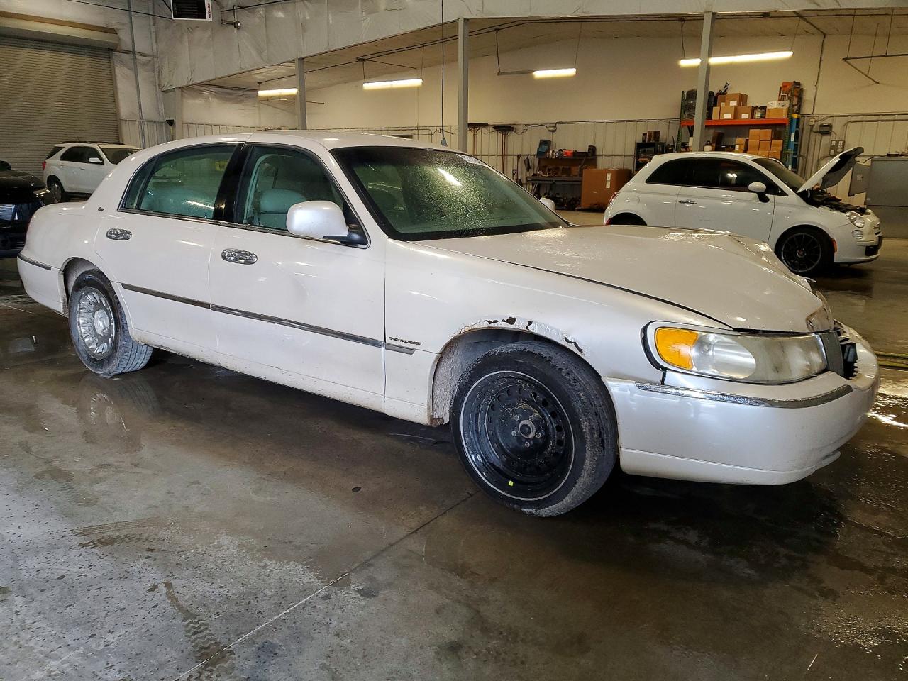 2001 Lincoln Town Car Cartier White vin: 1LNHM83W71Y701168