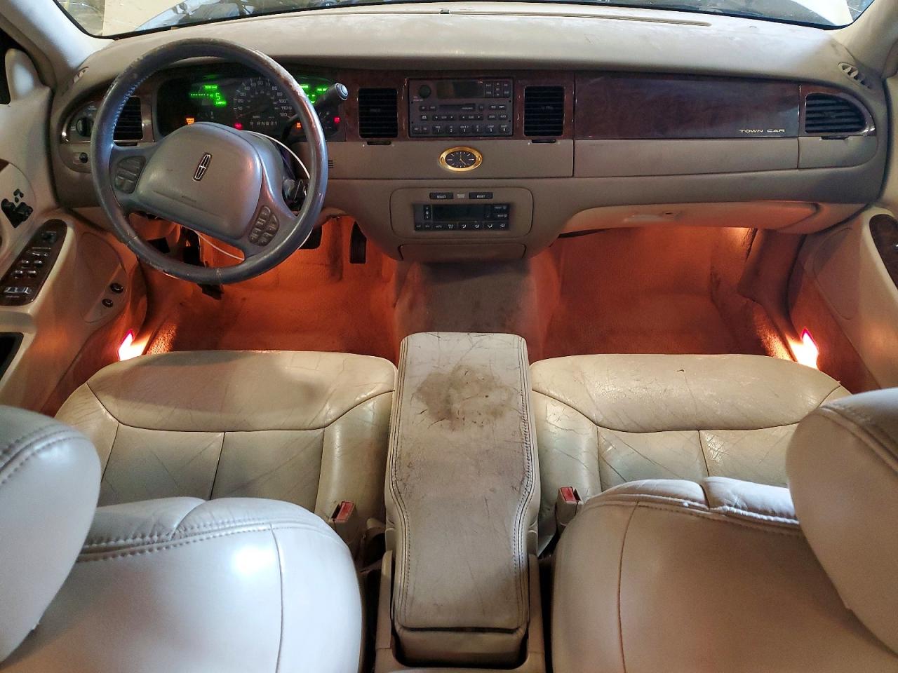 2001 Lincoln Town Car Cartier White vin: 1LNHM83W71Y701168