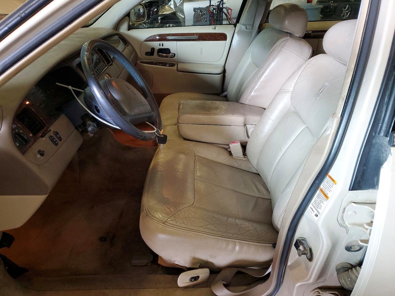 2001 Lincoln Town Car Cartier White vin: 1LNHM83W71Y701168
