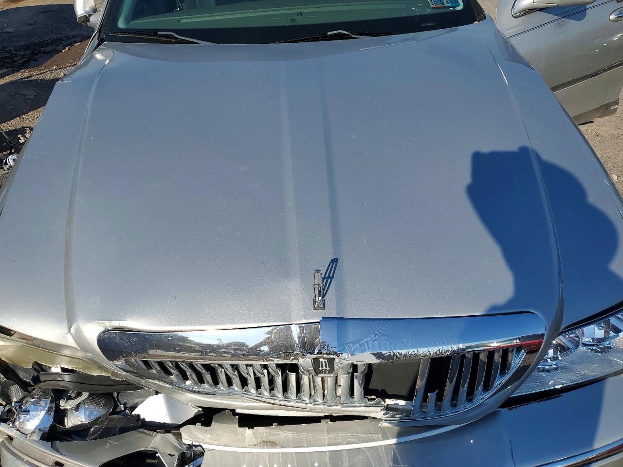 2003 Lincoln Town Car Cartier Silver vin: 1LNHM83W73Y608220