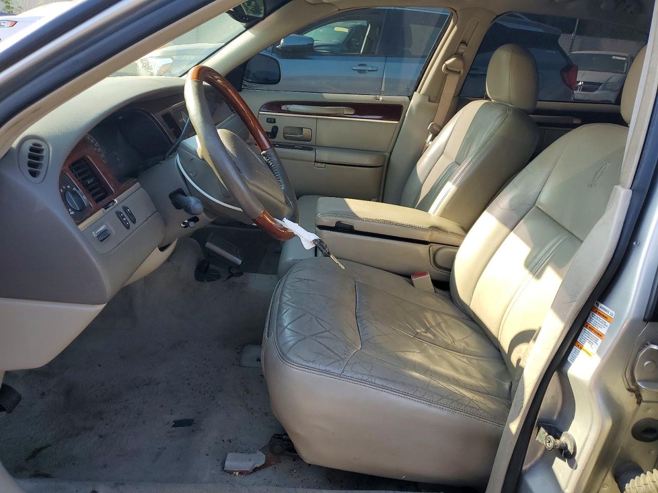 2003 Lincoln Town Car Cartier Silver vin: 1LNHM83W73Y608220