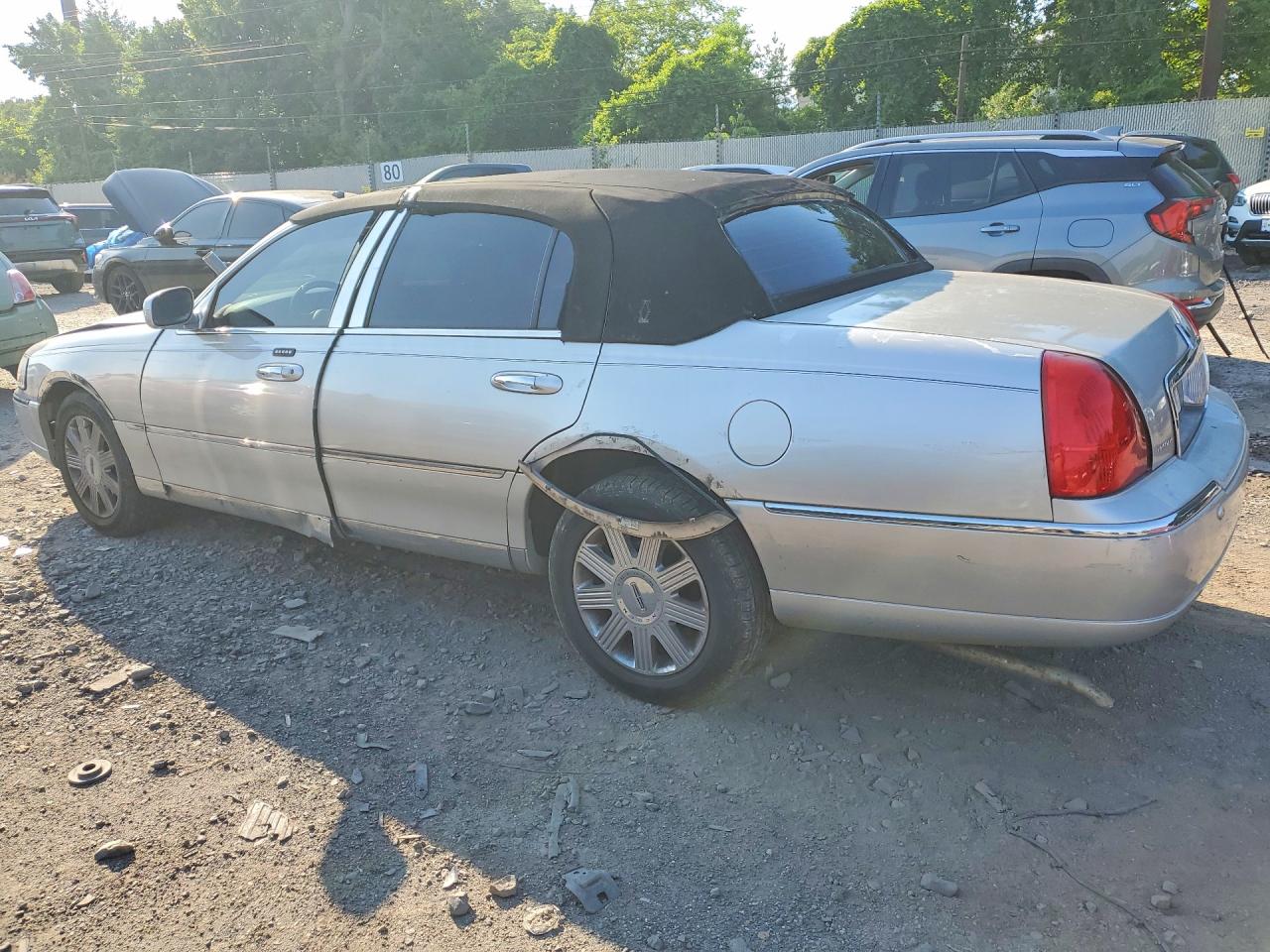 2003 Lincoln Town Car Cartier Silver vin: 1LNHM83W73Y608220