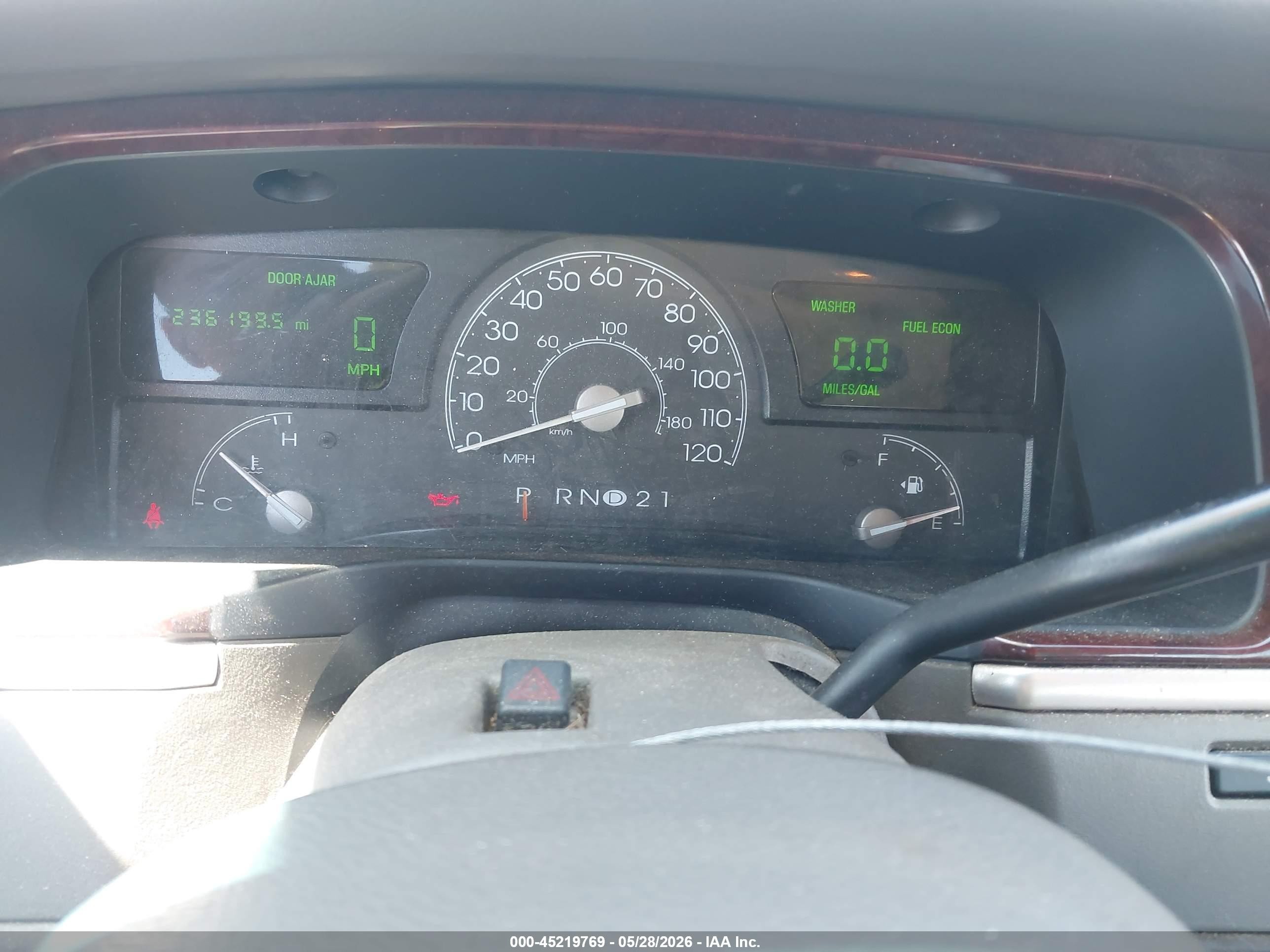 2004 Lincoln Town Car Ultimate Черный vin: 1LNHM83W74Y601821