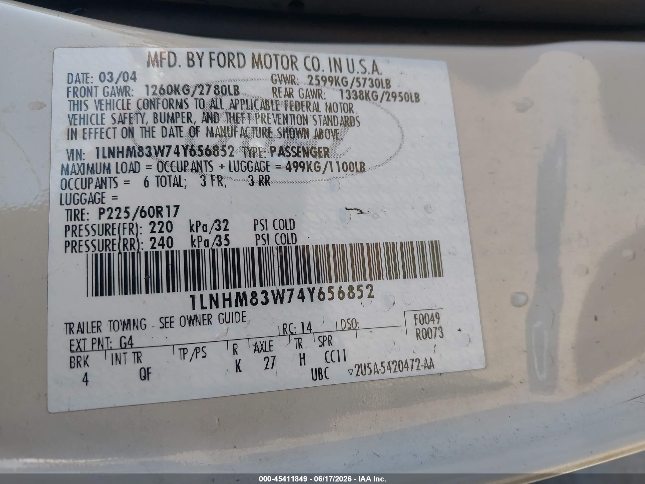 2004 Lincoln Town Car Ultimate White vin: 1LNHM83W74Y656852