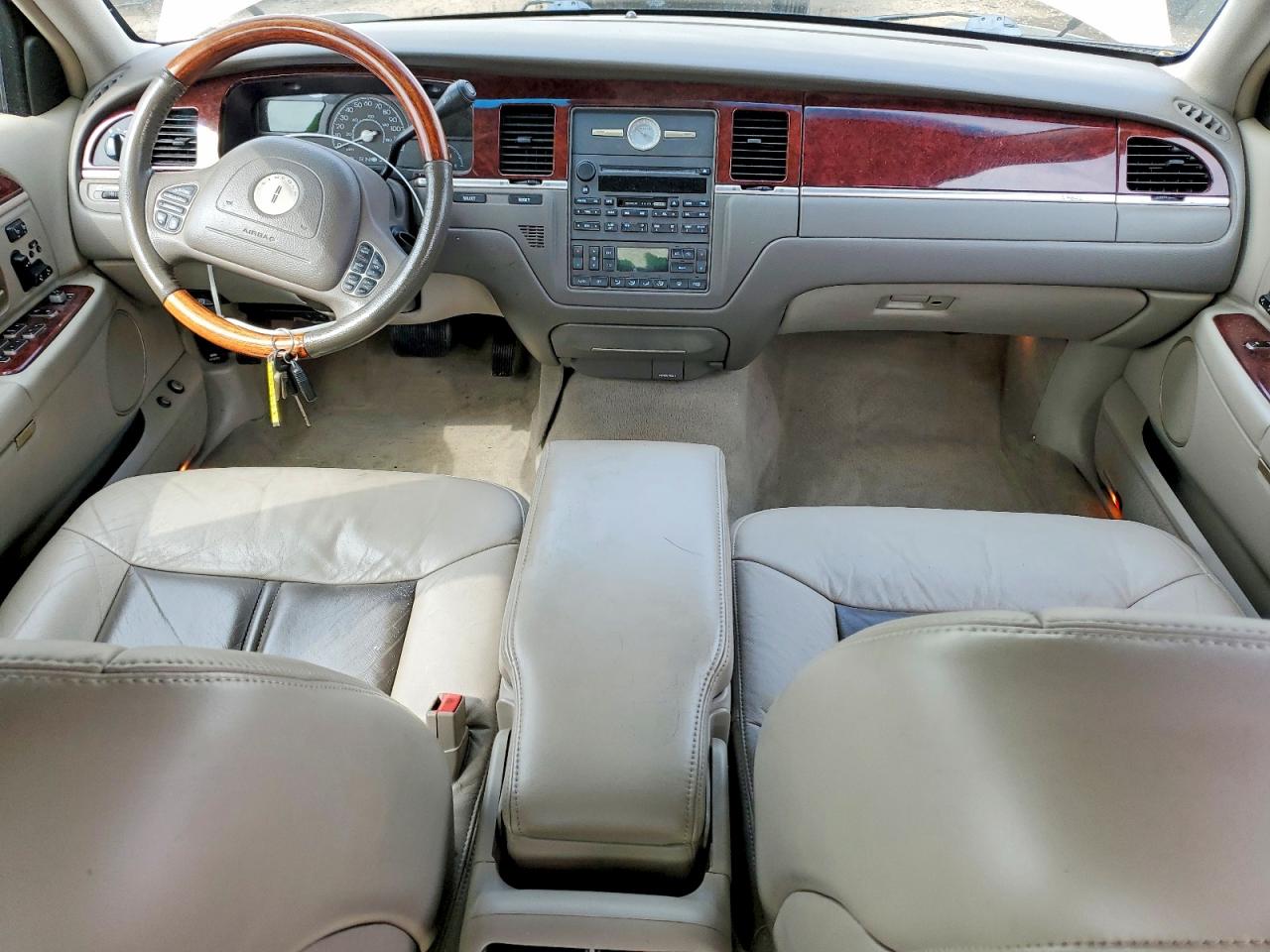 2004 Lincoln Town Car Ultimate White vin: 1LNHM83W74Y675160