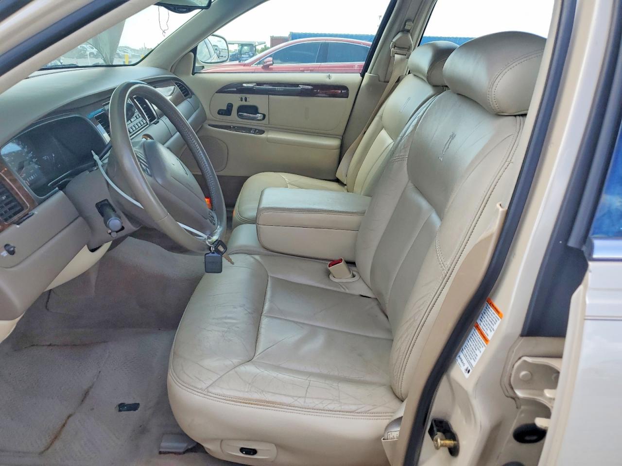 1999 Lincoln Town Car Cartier Бежевый vin: 1LNHM83W7XY606831