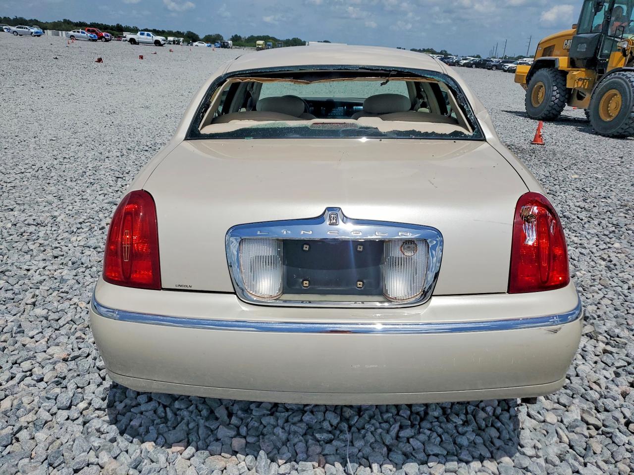 1999 Lincoln Town Car Cartier Бежевый vin: 1LNHM83W7XY606831