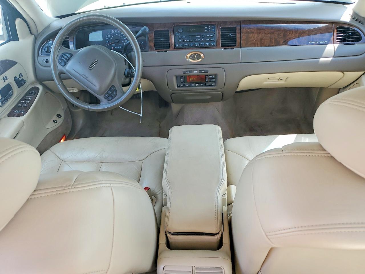 1999 Lincoln Town Car Cartier Бежевый vin: 1LNHM83W7XY606831