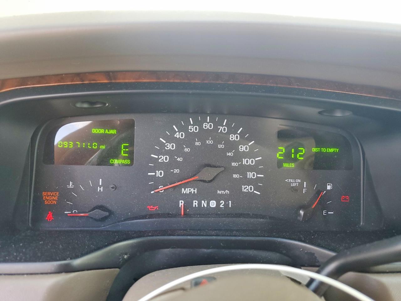 1999 Lincoln Town Car Cartier Бежевый vin: 1LNHM83W7XY606831