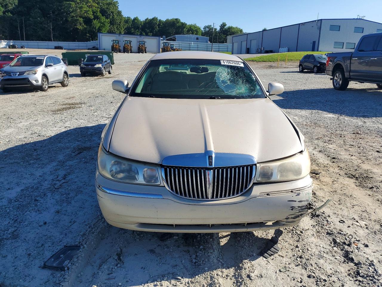 1999 Lincoln Town Car Cartier Beige vin: 1LNHM83W7XY706718