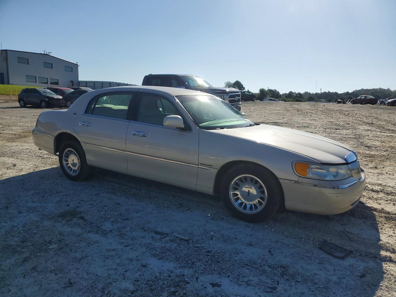 1999 Lincoln Town Car Cartier Beige vin: 1LNHM83W7XY706718