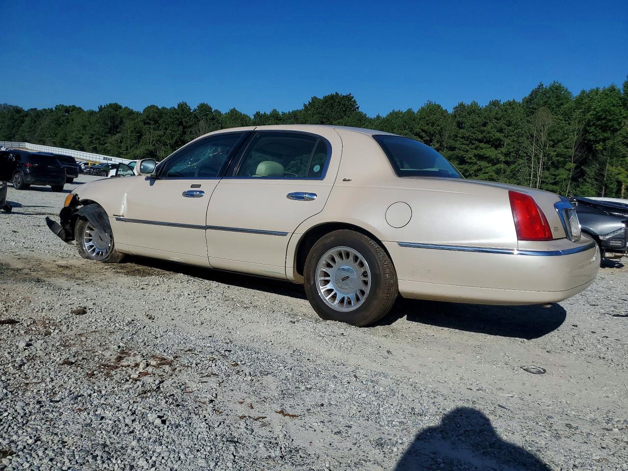 1999 Lincoln Town Car Cartier Beige vin: 1LNHM83W7XY706718