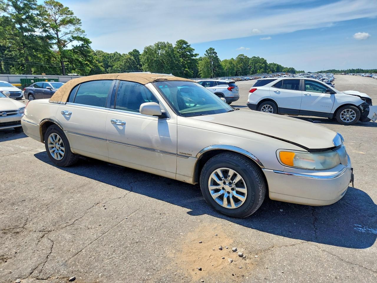 2000 Lincoln Town Car Cartier Tan vin: 1LNHM83W7YY765303