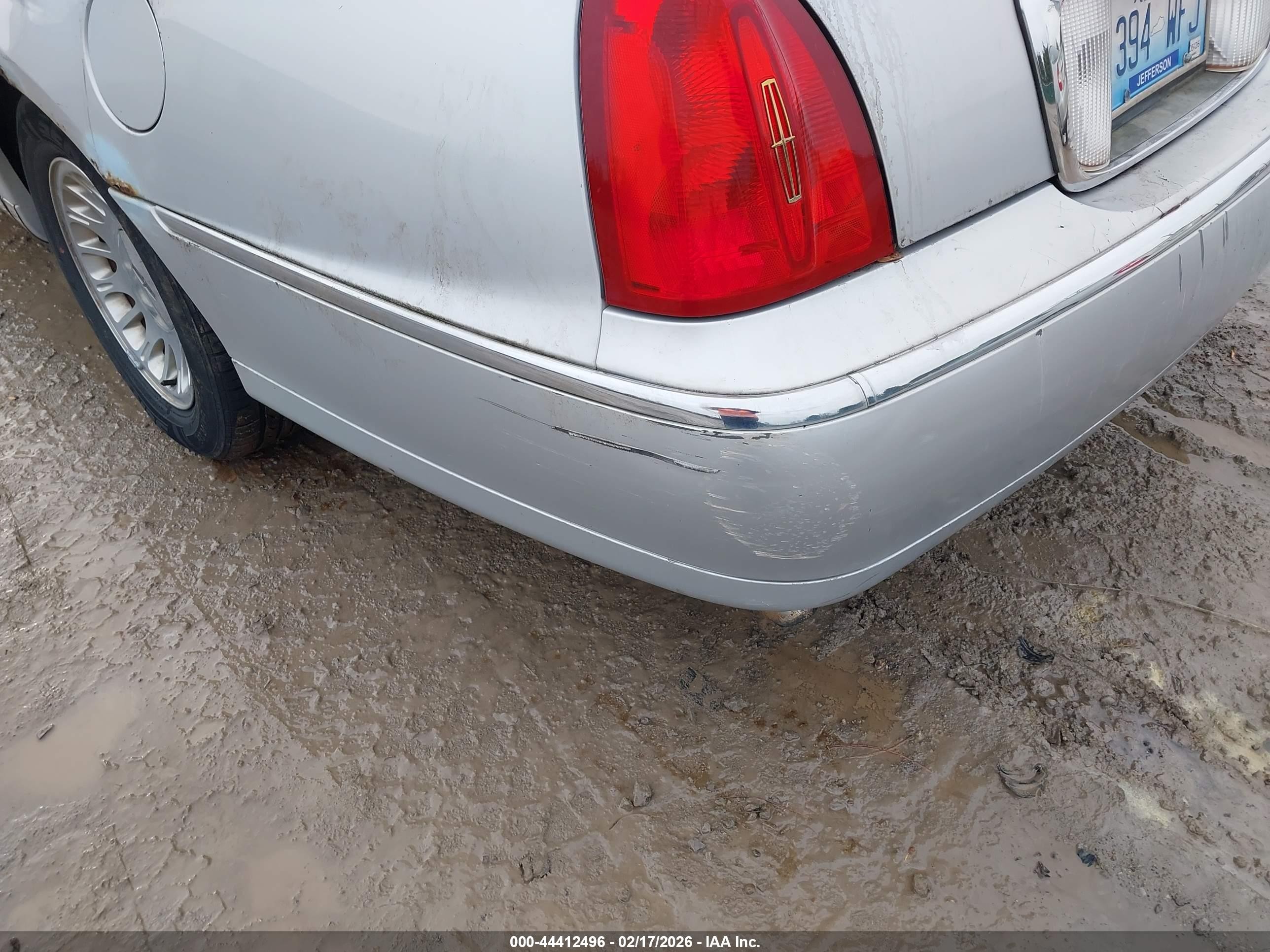 2000 Lincoln Town Car Cartier Серебряный vin: 1LNHM83W7YY787866