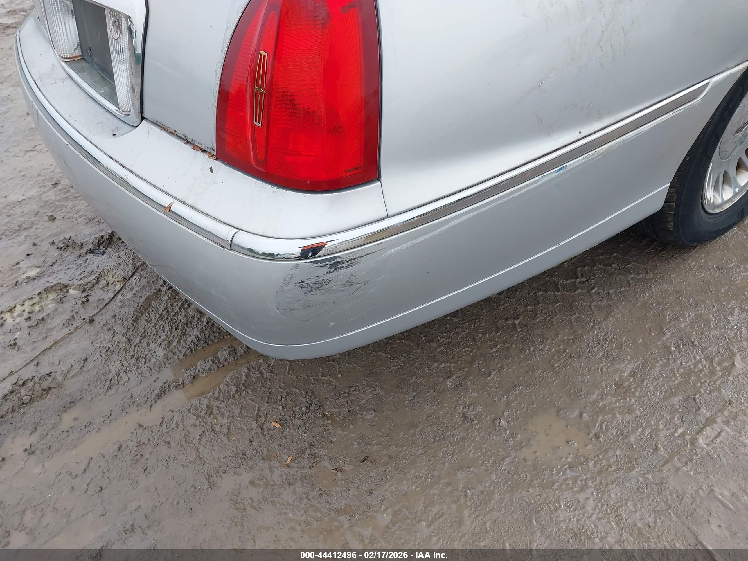 2000 Lincoln Town Car Cartier Серебряный vin: 1LNHM83W7YY787866