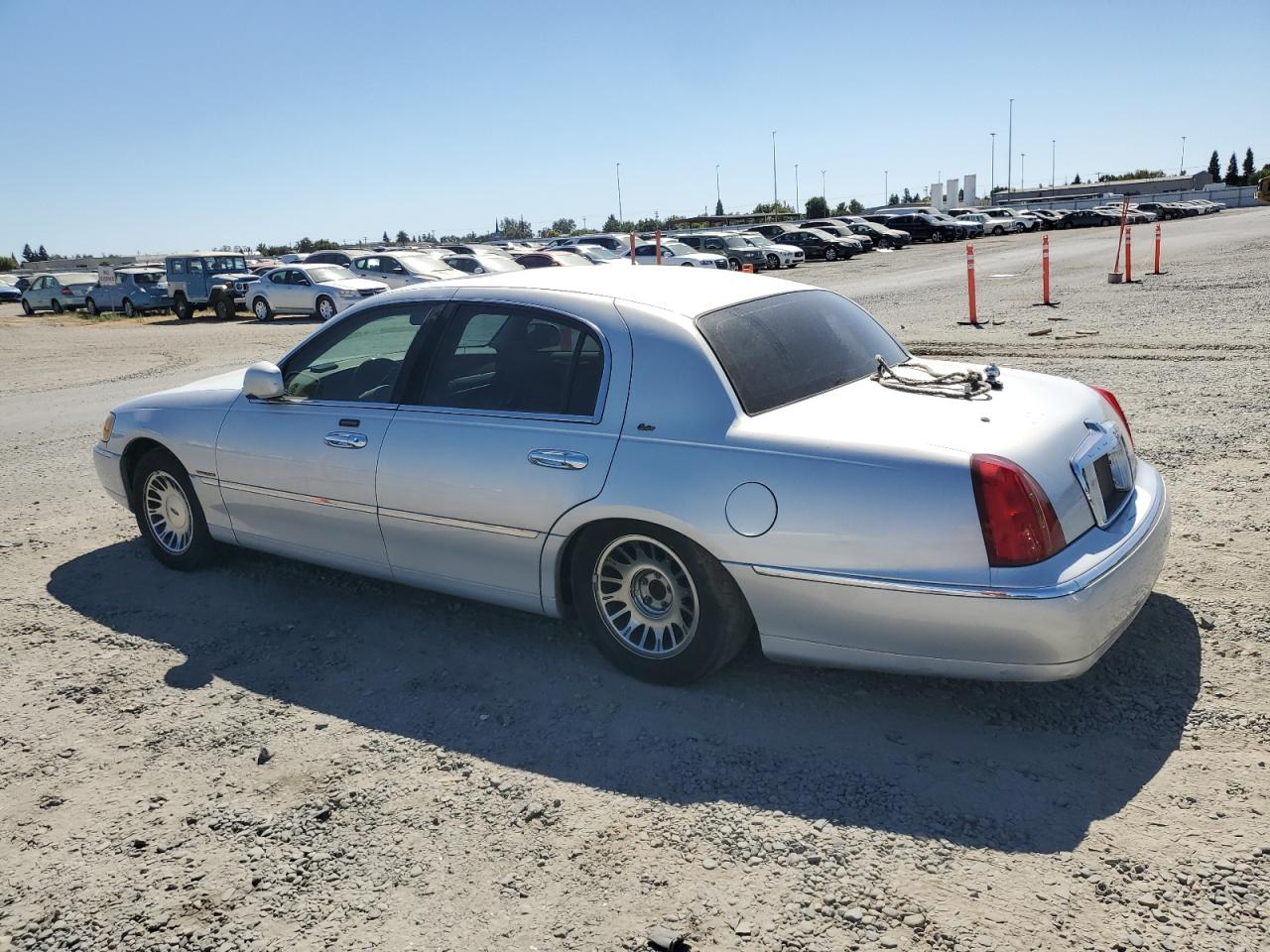 2002 Lincoln Town Car Cartier Silver vin: 1LNHM83W92Y609433