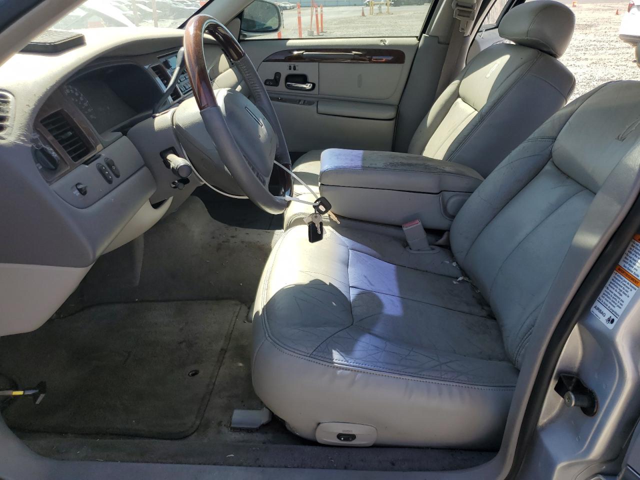 2002 Lincoln Town Car Cartier Silver vin: 1LNHM83W92Y609433