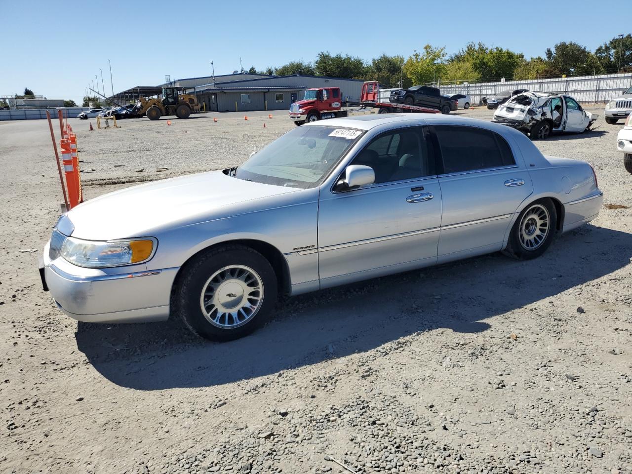 2002 Lincoln Town Car Cartier Silver vin: 1LNHM83W92Y609433