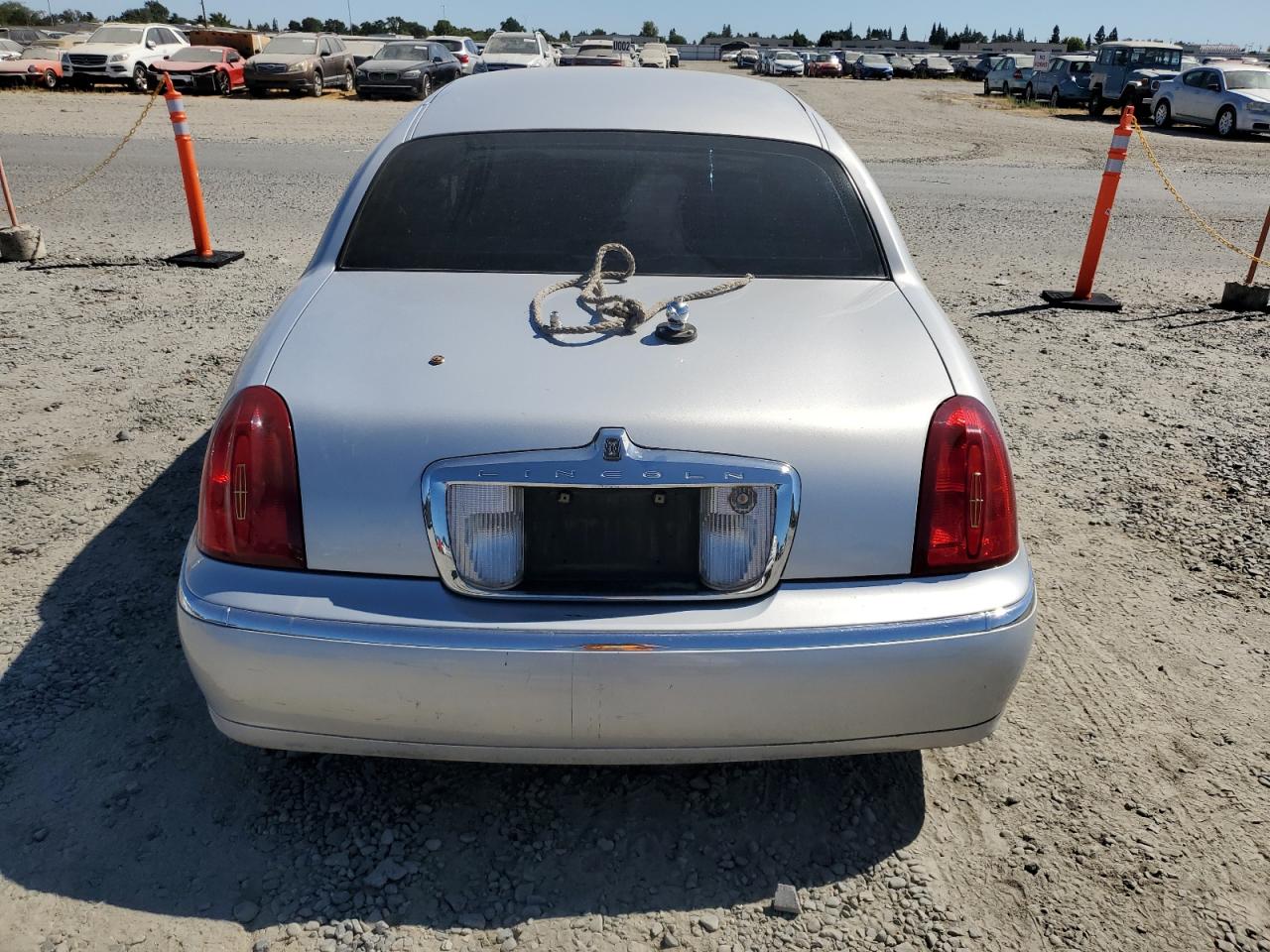 2002 Lincoln Town Car Cartier Silver vin: 1LNHM83W92Y609433