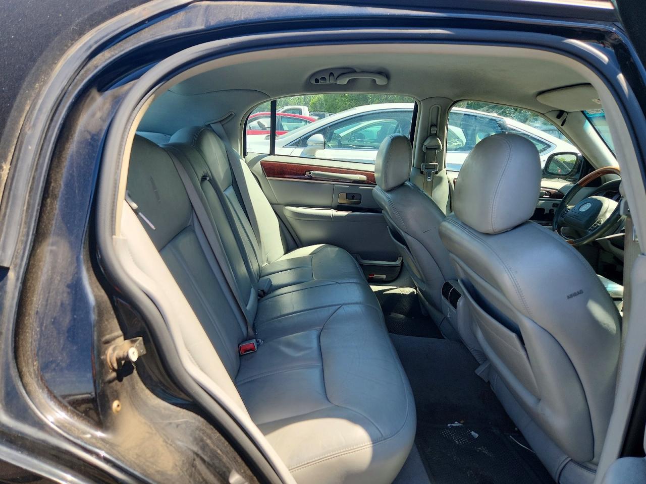 2004 Lincoln Town Car Ultimate Black vin: 1LNHM83W94Y616241