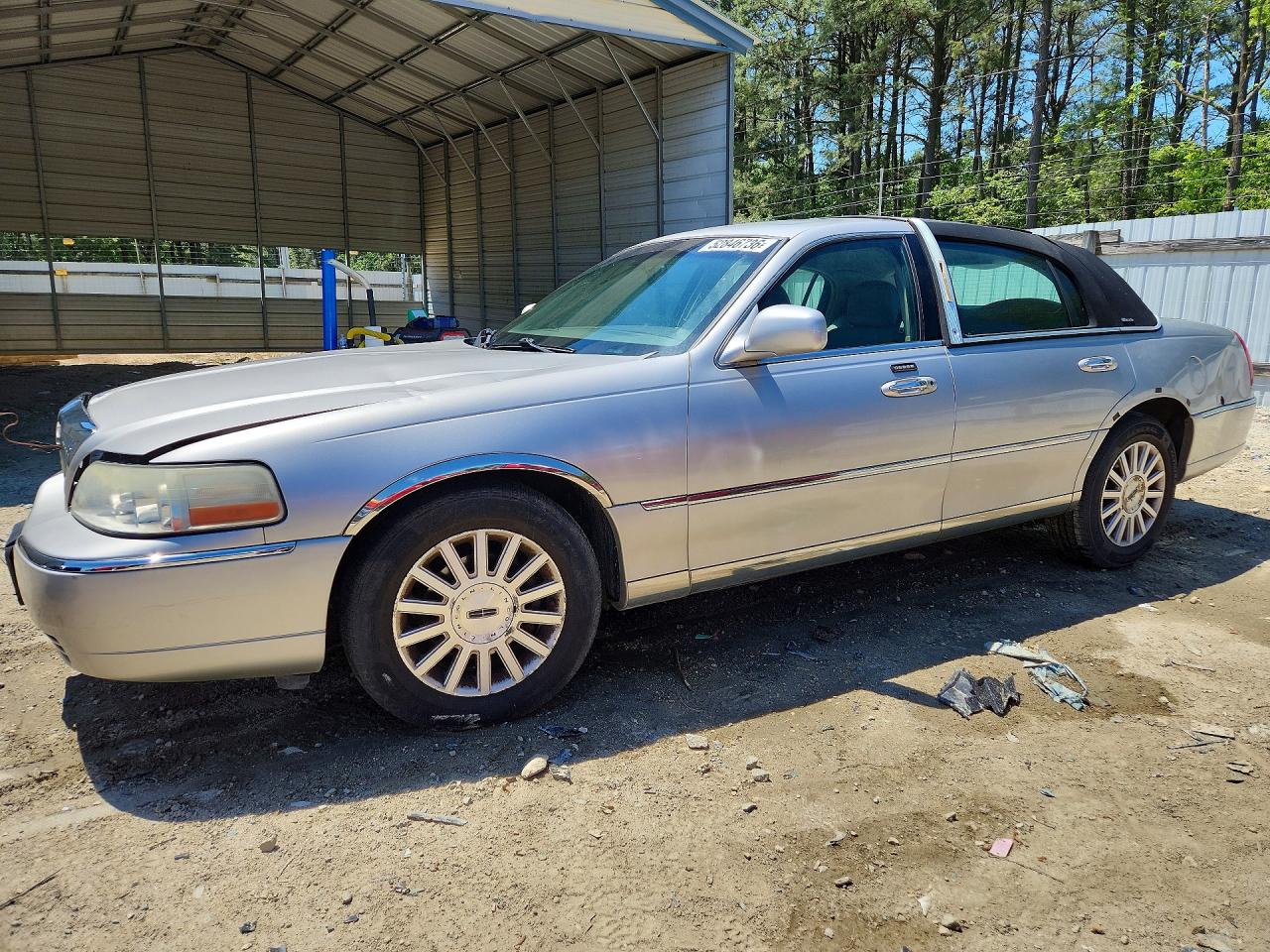 2004 Lincoln Town Car Ultimate Silver vin: 1LNHM83W94Y618913