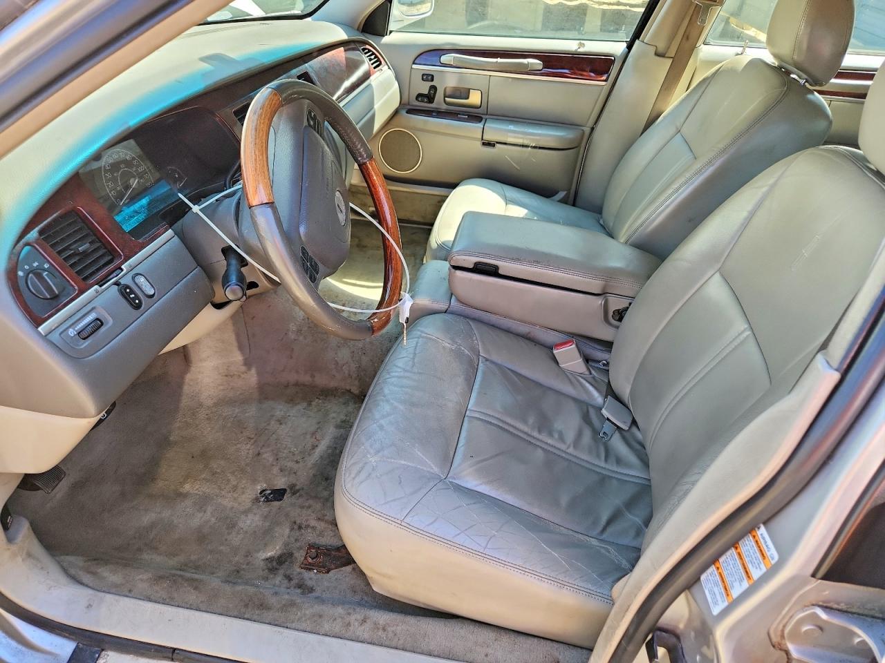 2004 Lincoln Town Car Ultimate Silver vin: 1LNHM83W94Y618913