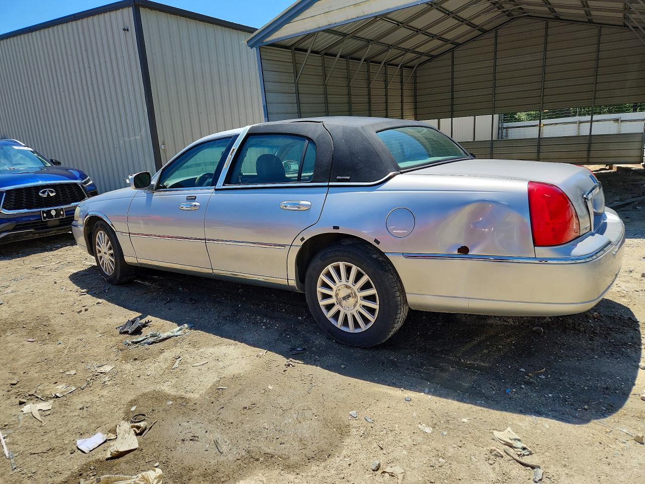 2004 Lincoln Town Car Ultimate Silver vin: 1LNHM83W94Y618913