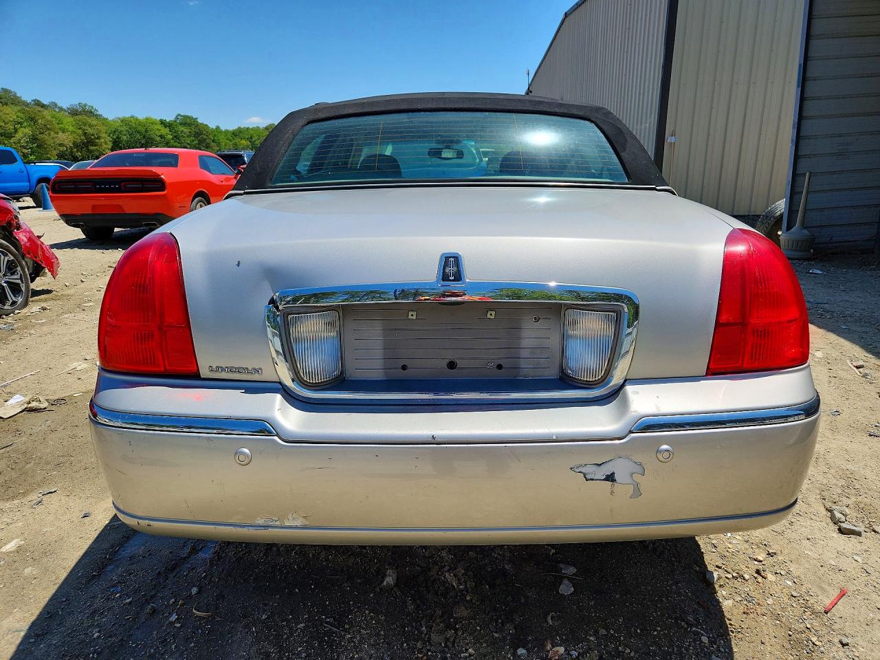 2004 Lincoln Town Car Ultimate Silver vin: 1LNHM83W94Y618913