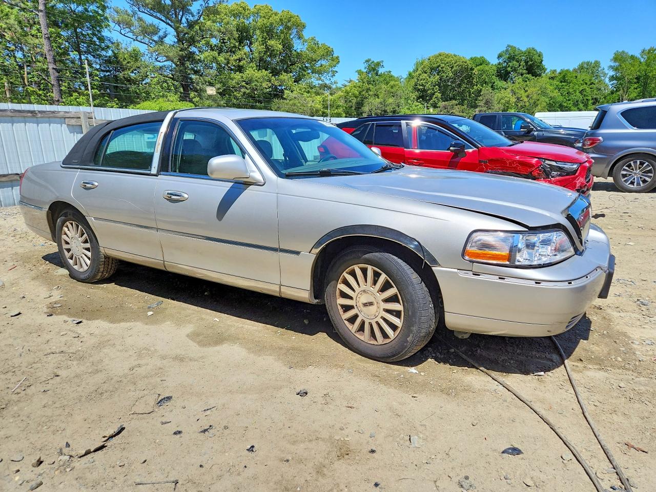 2004 Lincoln Town Car Ultimate Silver vin: 1LNHM83W94Y618913
