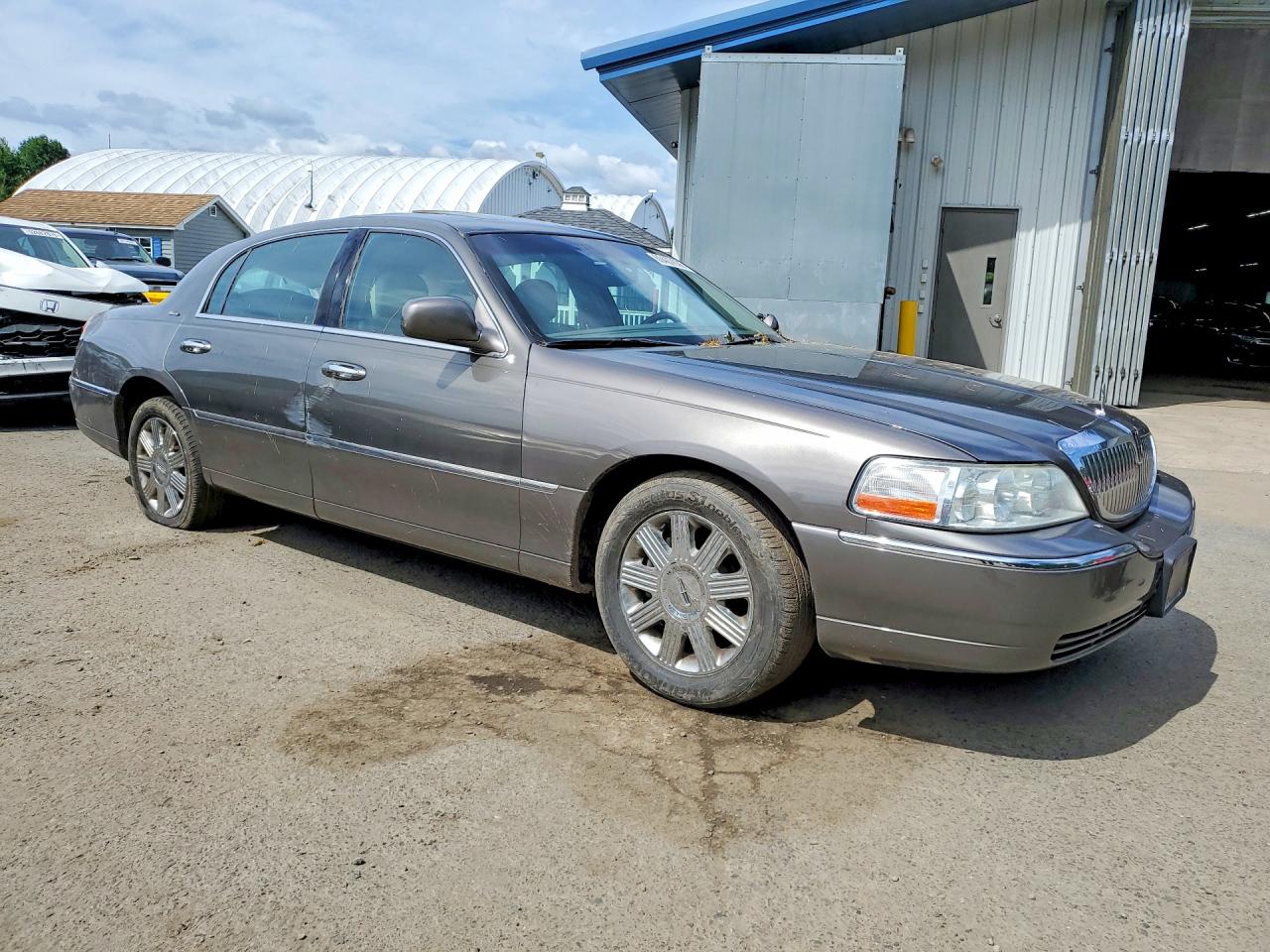 2004 Lincoln Town Car Ultimate Gray vin: 1LNHM83W94Y633072