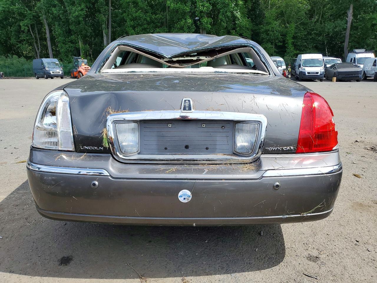 2004 Lincoln Town Car Ultimate Gray vin: 1LNHM83W94Y633072