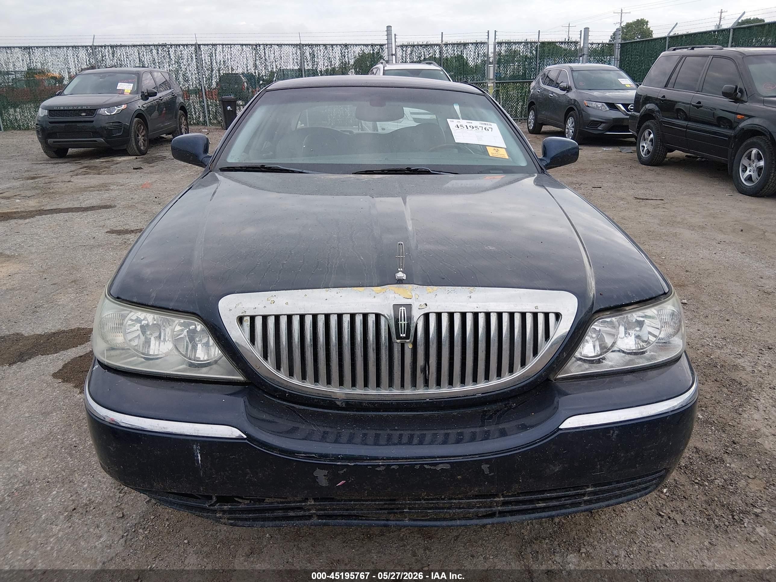 2004 Lincoln Town Car Ultimate Blue vin: 1LNHM83W94Y670610
