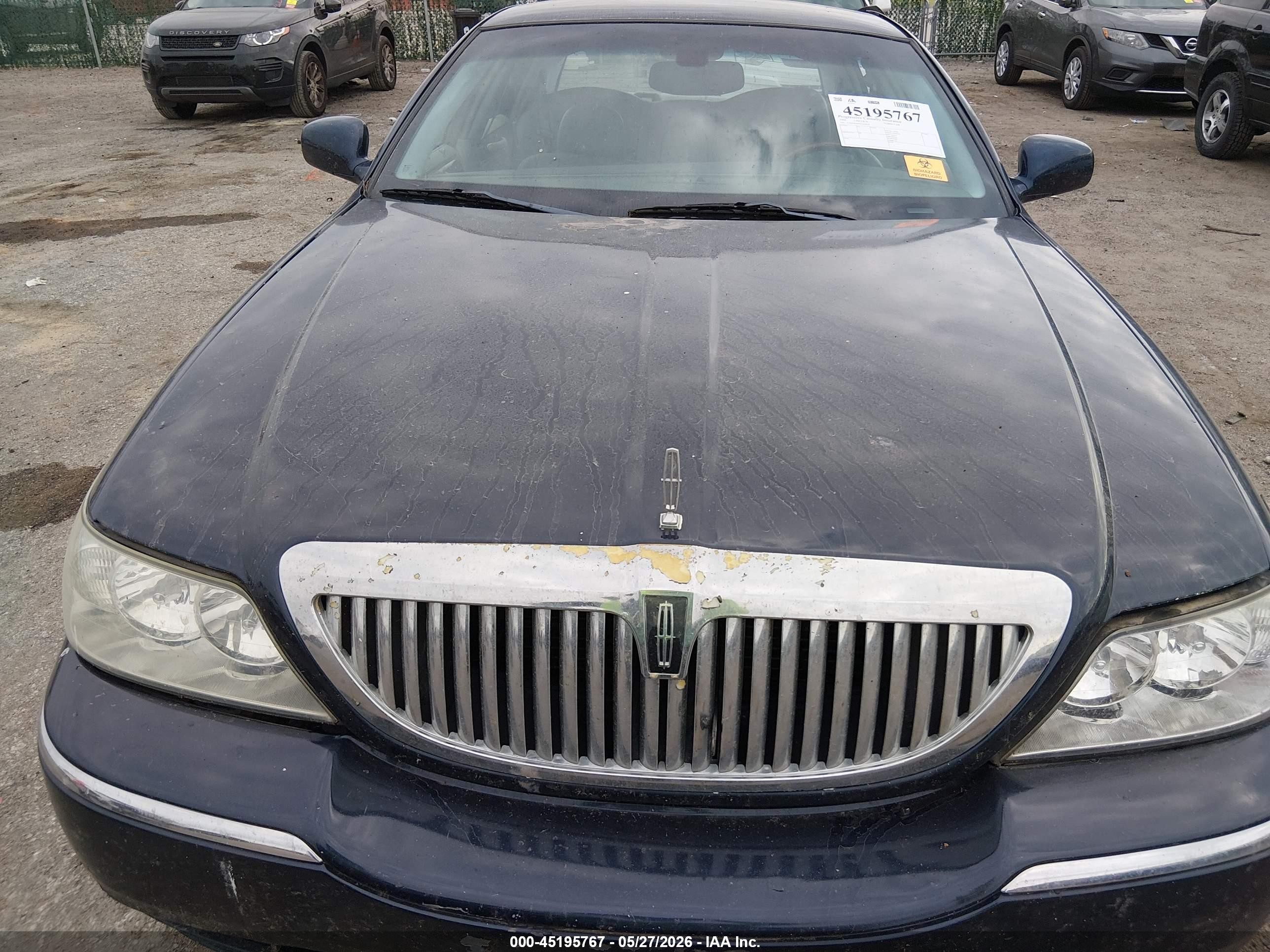 2004 Lincoln Town Car Ultimate Blue vin: 1LNHM83W94Y670610