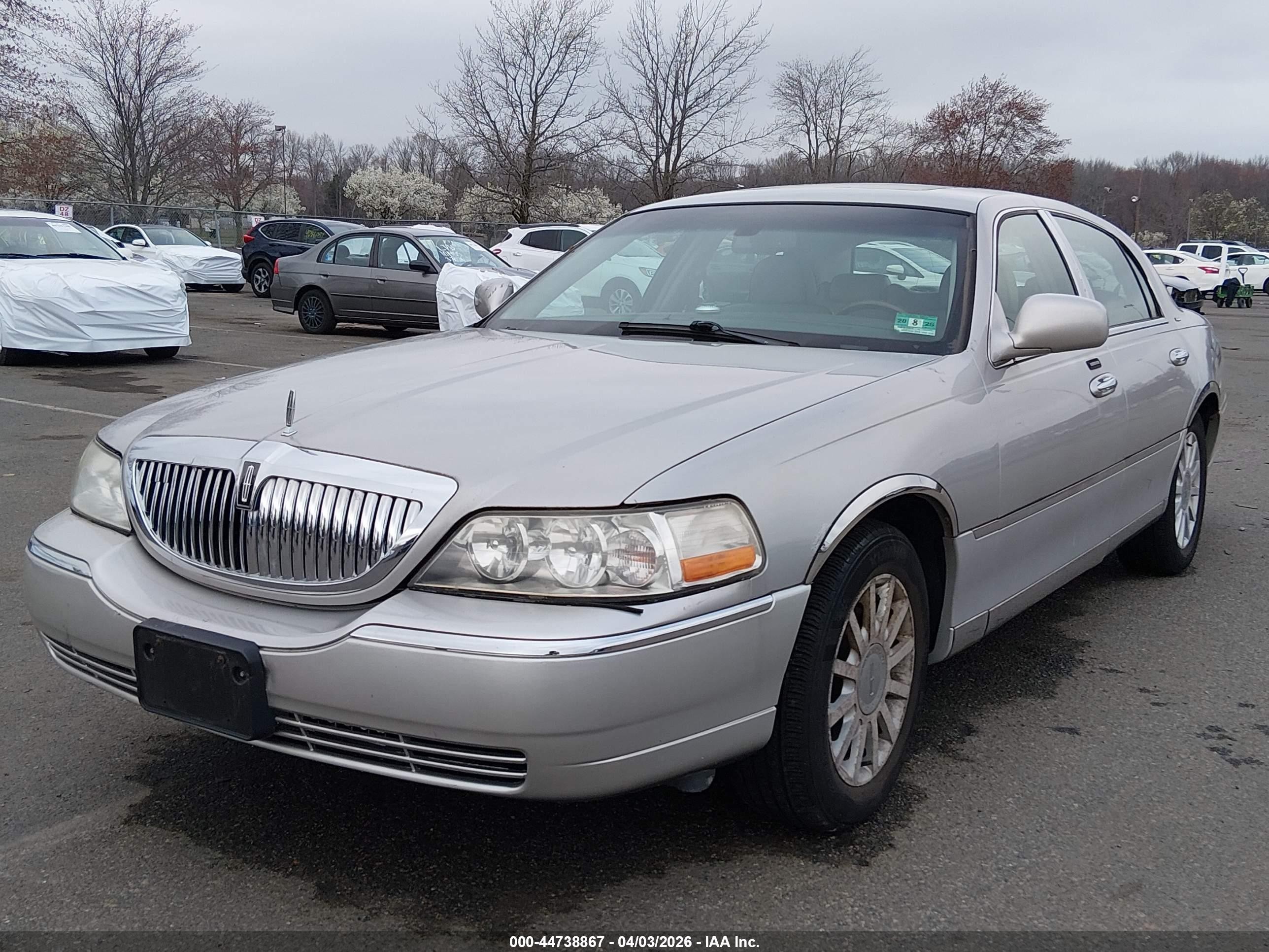 2006 Lincoln Town Car Designer Series Silver vin: 1LNHM83W96Y609471