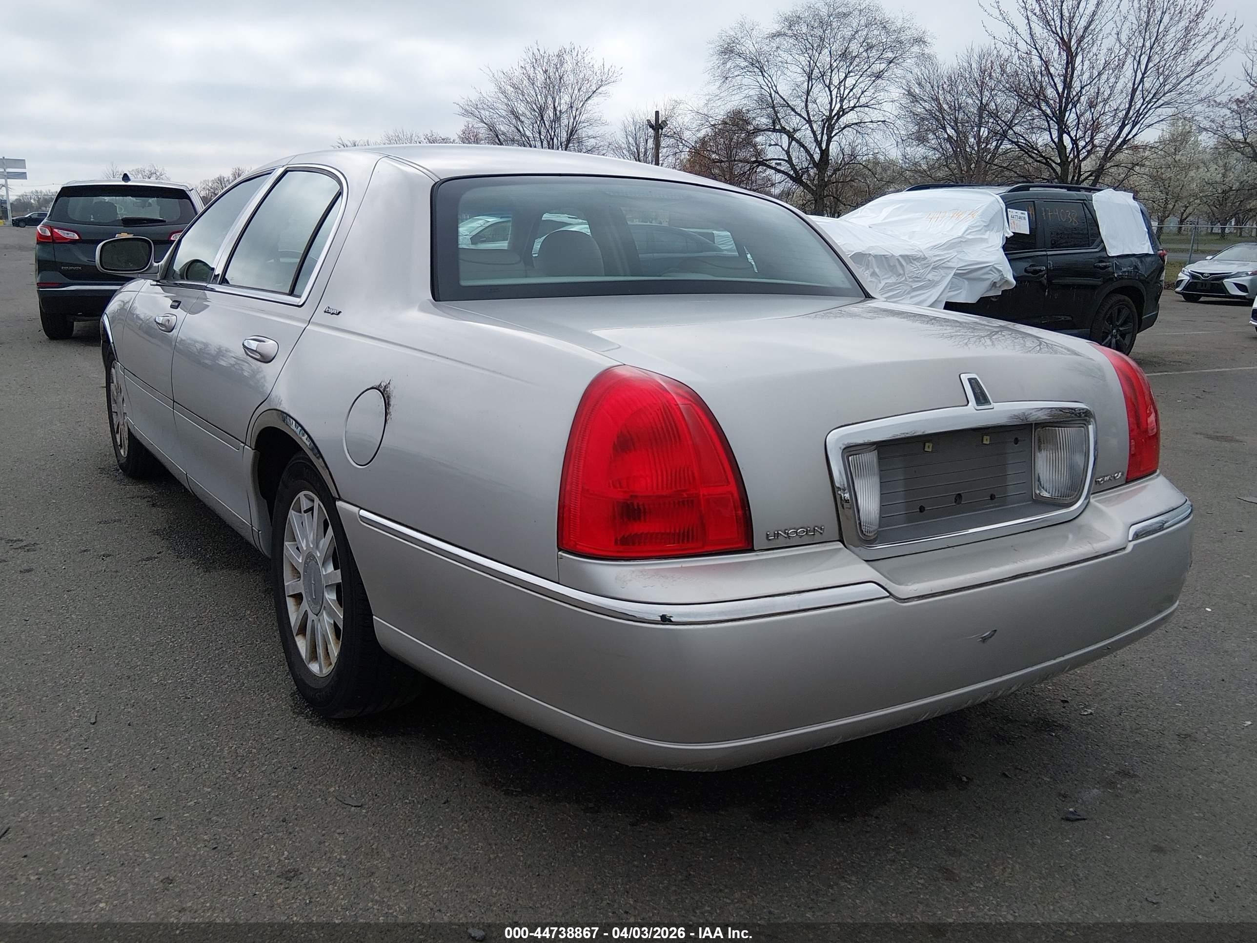 2006 Lincoln Town Car Designer Series Silver vin: 1LNHM83W96Y609471