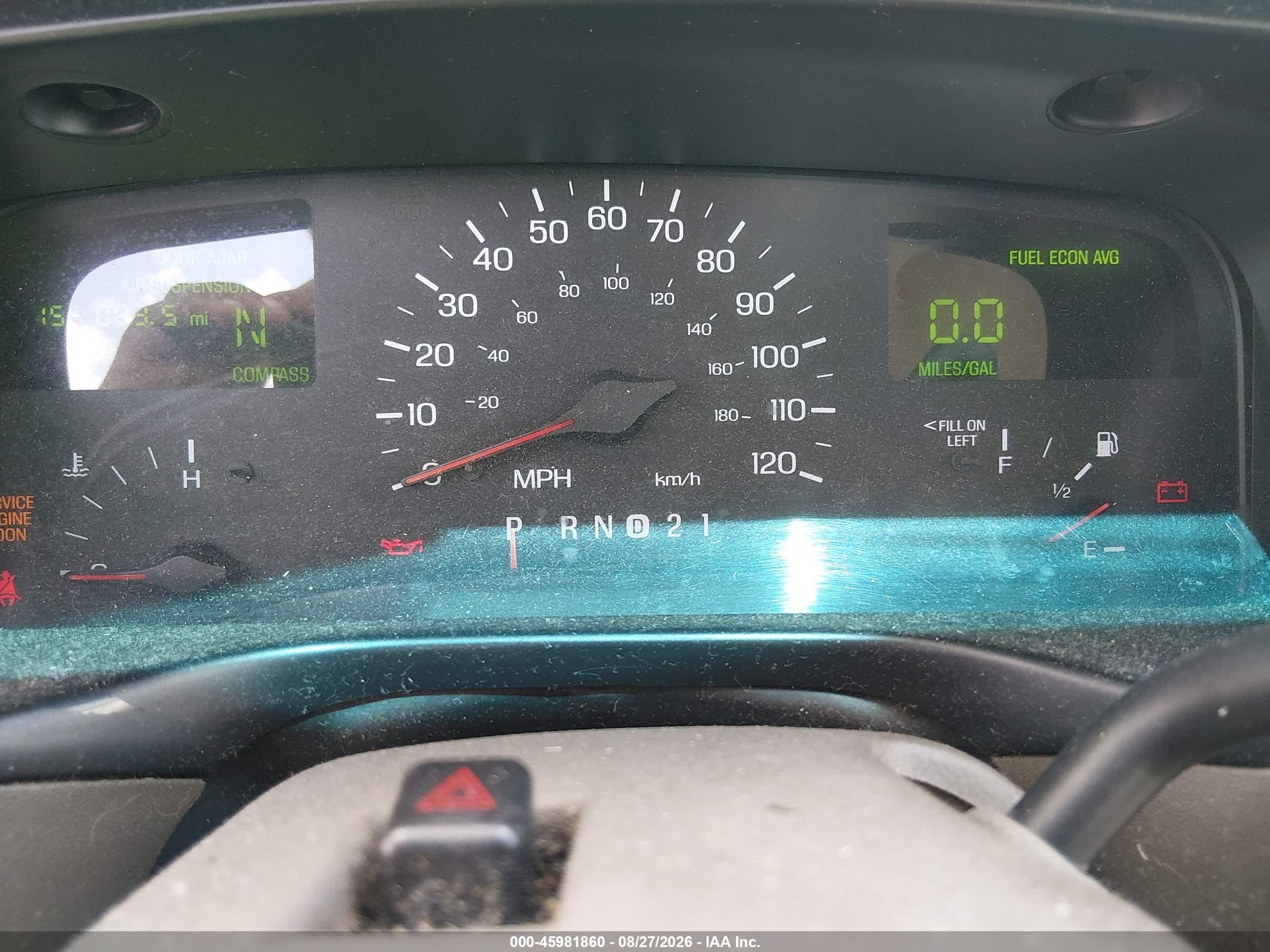 1999 Lincoln Town Car Cartier Champagne vin: 1LNHM83W9XY711080
