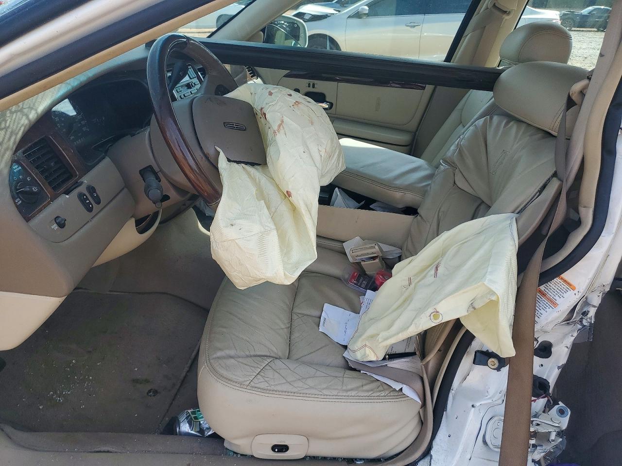 2002 Lincoln Town Car Cartier White vin: 1LNHM83WX2Y647026