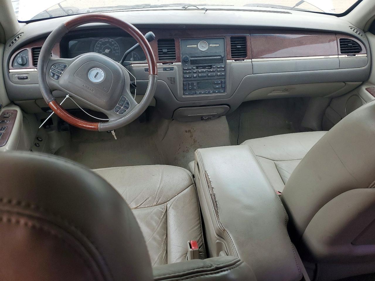 2003 Lincoln Town Car Cartier Silver vin: 1LNHM83WX3Y626677