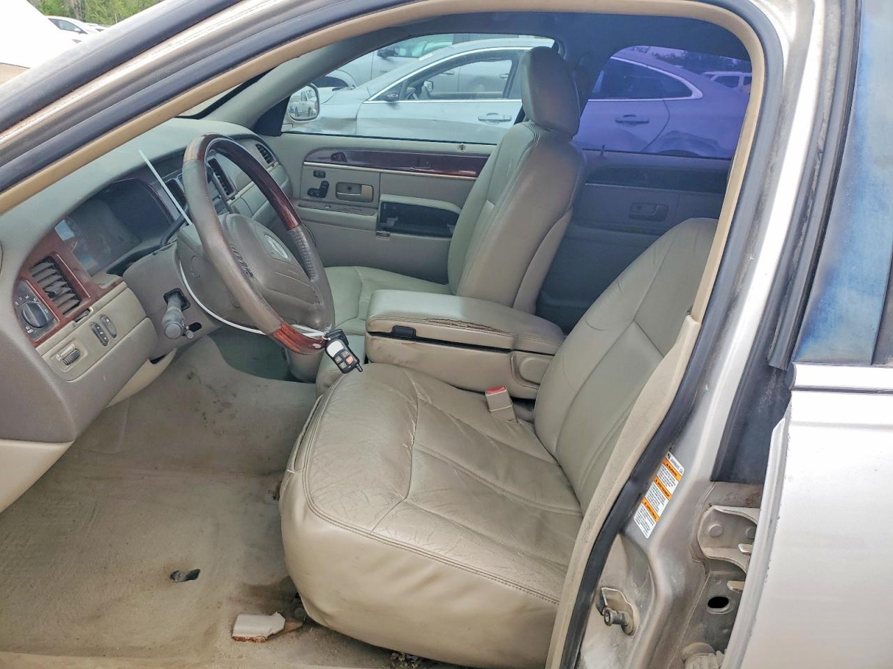 2003 Lincoln Town Car Cartier Silver vin: 1LNHM83WX3Y626677