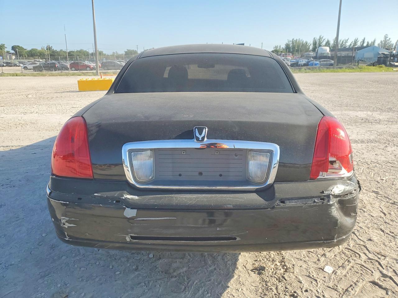 2007 Lincoln Town Car Executive L Black vin: 1LNHM84W17Y637300