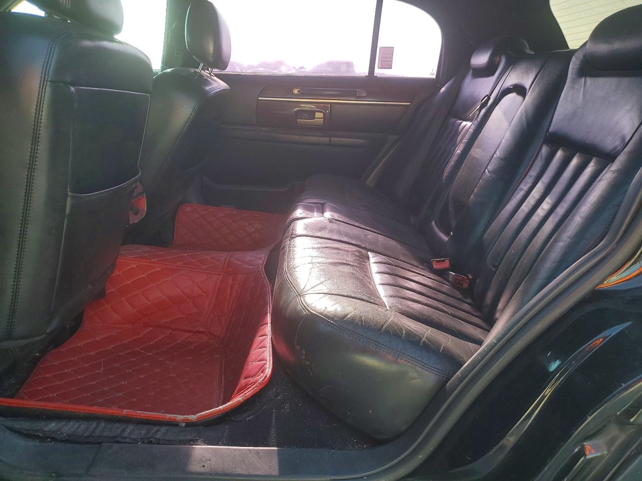2007 Lincoln Town Car Executive L Black vin: 1LNHM84W17Y637300