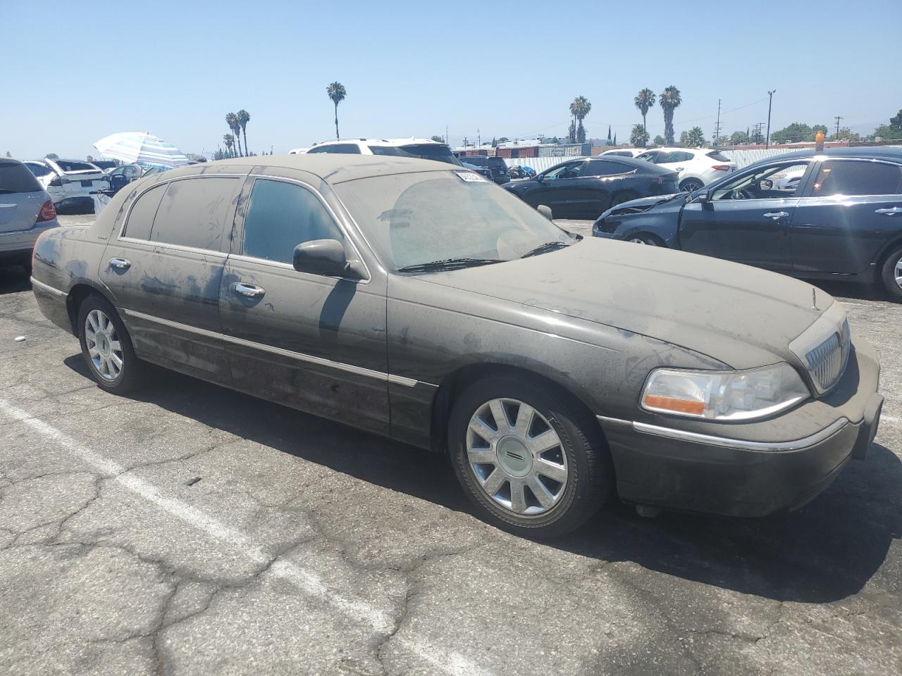 2005 Lincoln Town Car Executive L Black vin: 1LNHM84W45Y619127