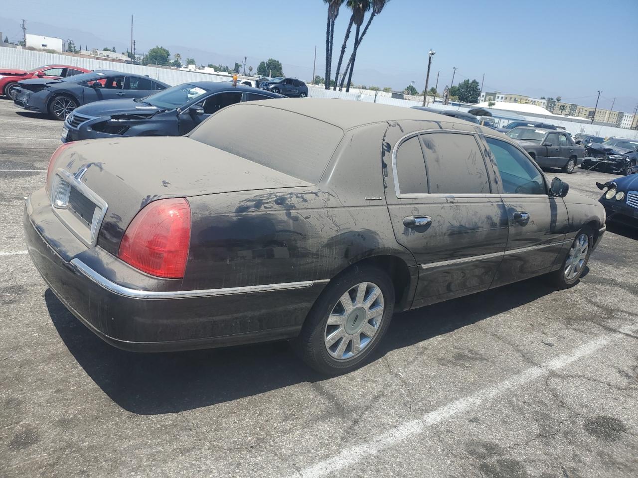 2005 Lincoln Town Car Executive L Black vin: 1LNHM84W45Y619127
