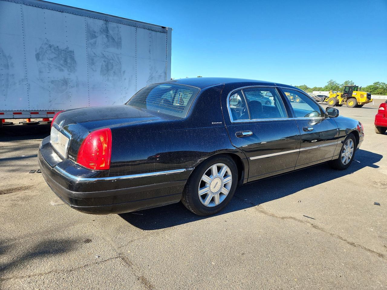 2007 Lincoln Town Car Executive L Black vin: 1LNHM84W47Y635475