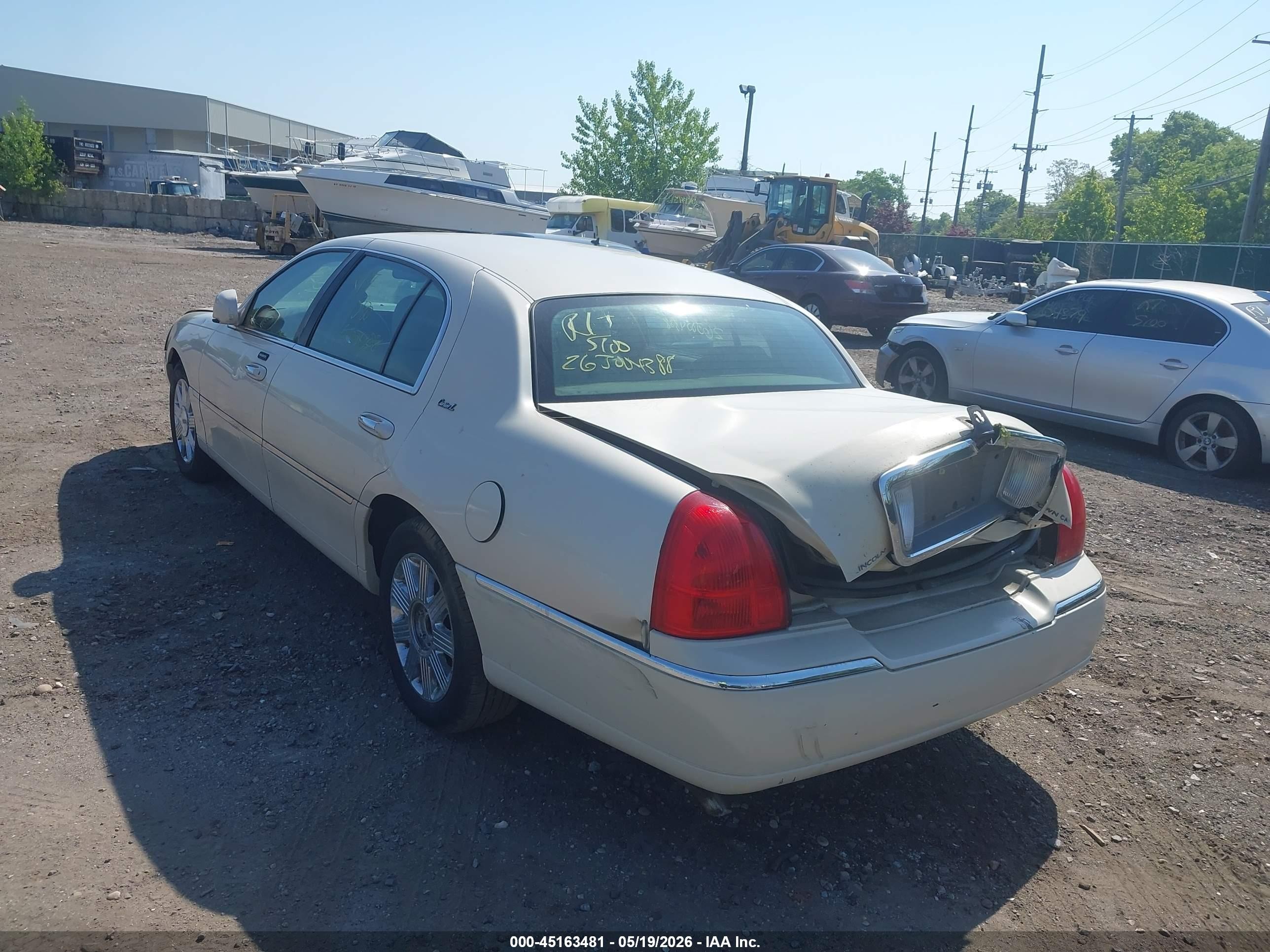 2003 Lincoln Town Car Cartier L Cream vin: 1LNHM85W23Y626752