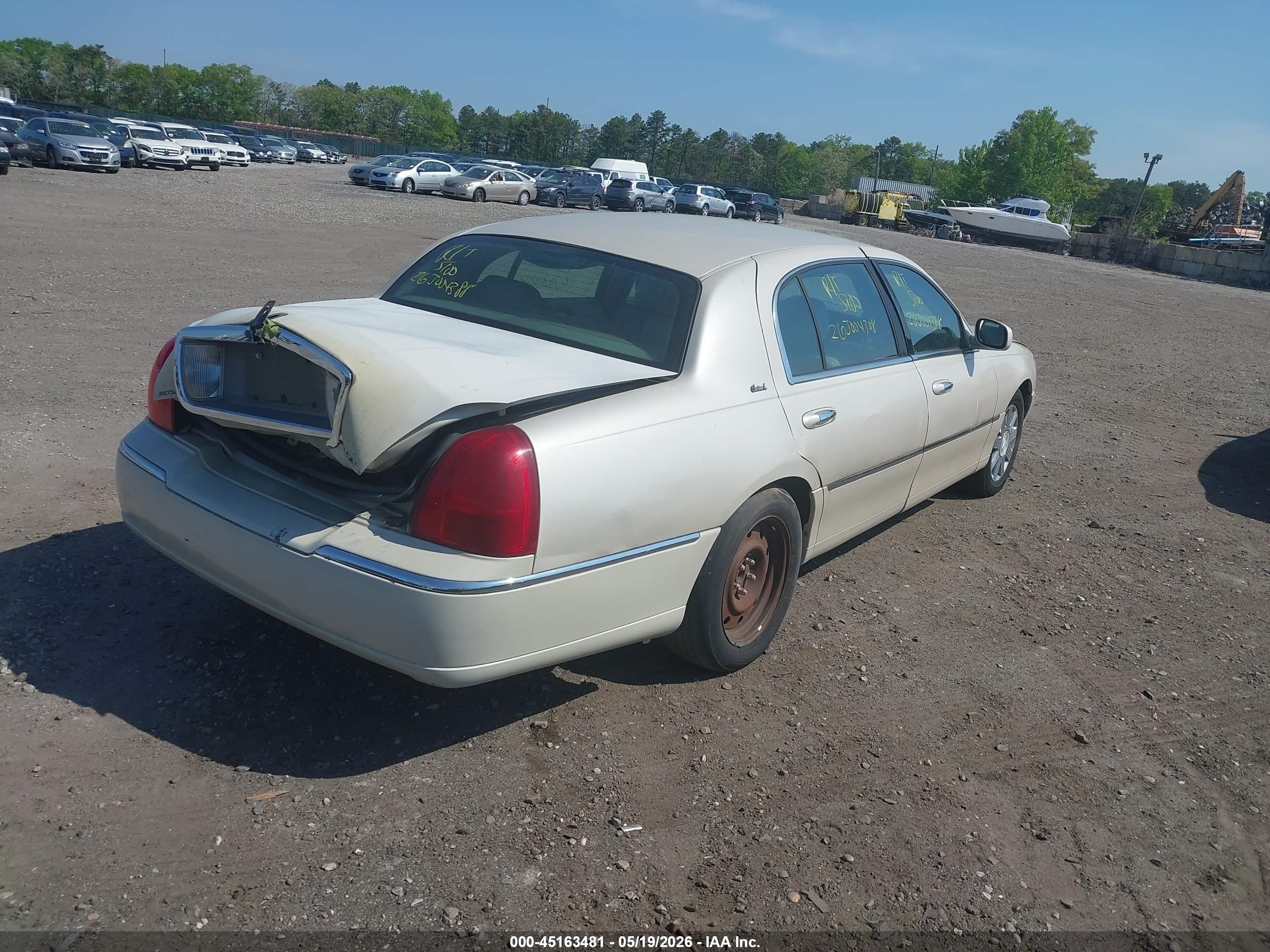 2003 Lincoln Town Car Cartier L Cream vin: 1LNHM85W23Y626752