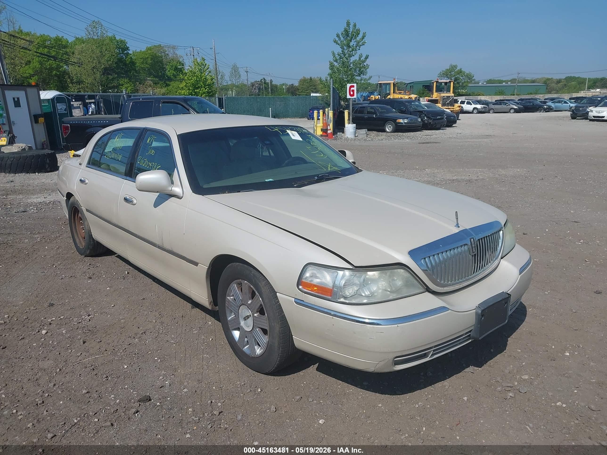 2003 Lincoln Town Car Cartier L Cream vin: 1LNHM85W23Y626752