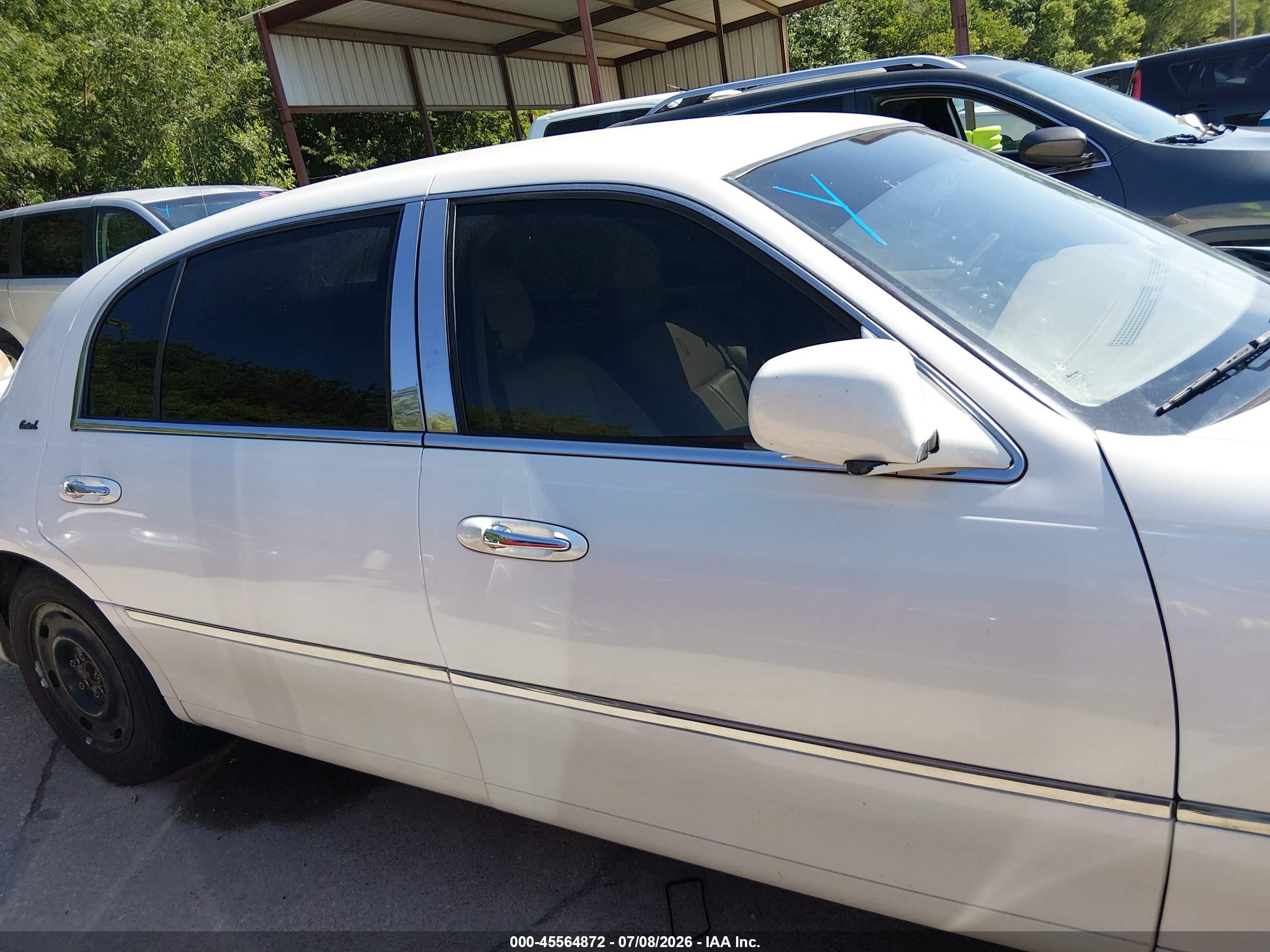 2003 Lincoln Town Car Cartier L White vin: 1LNHM85W83Y632054