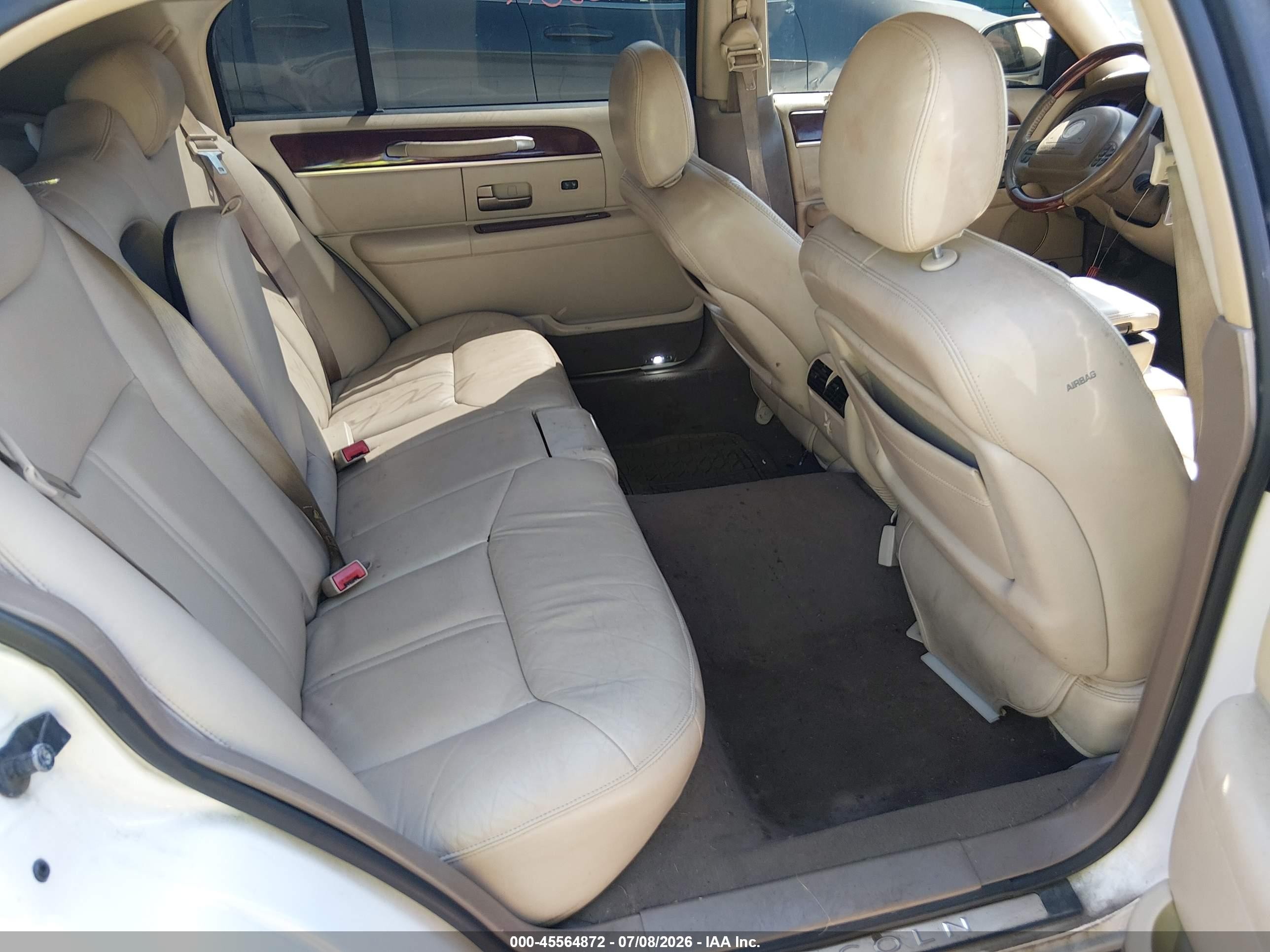 2003 Lincoln Town Car Cartier L White vin: 1LNHM85W83Y632054