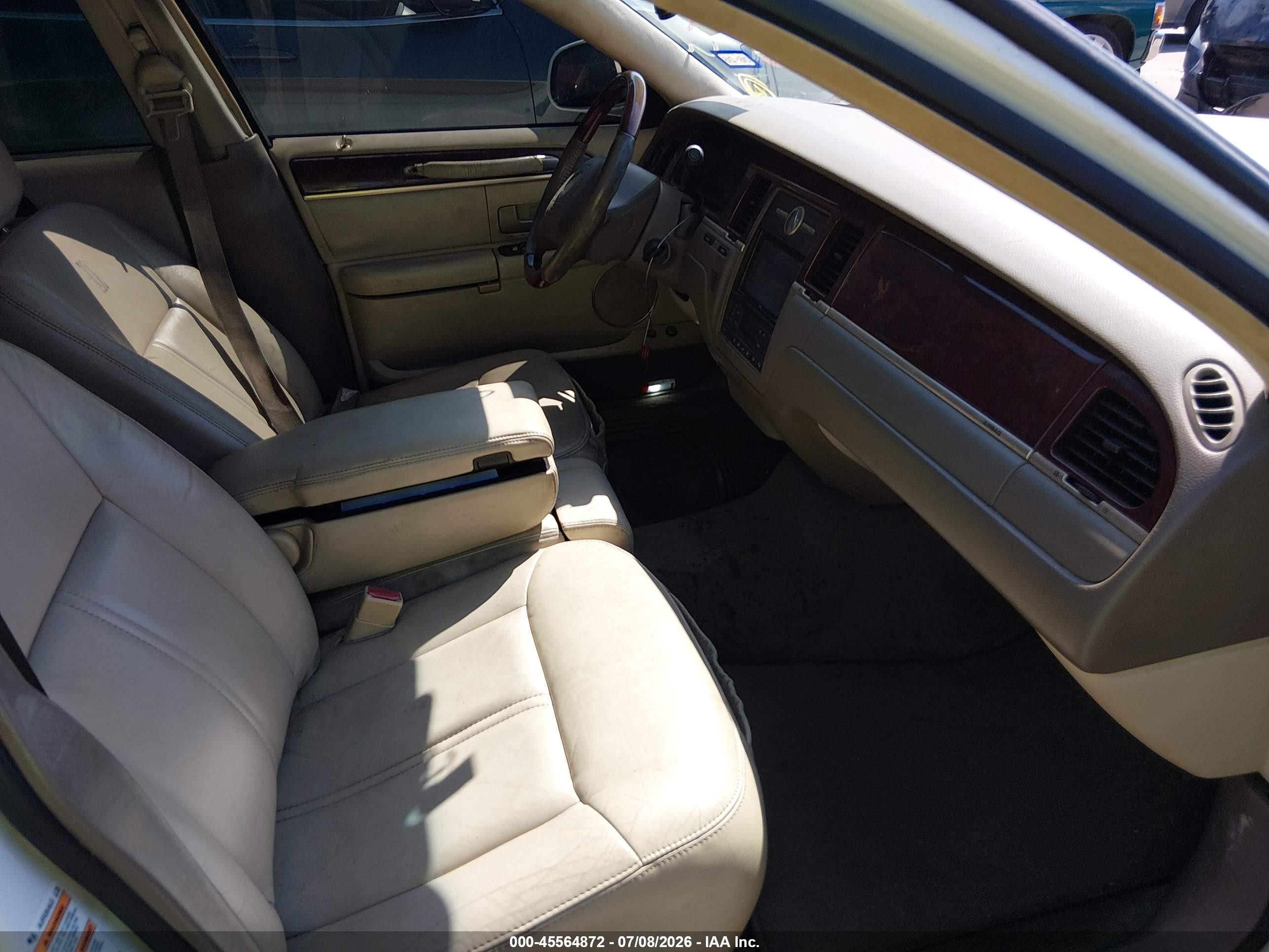 2003 Lincoln Town Car Cartier L White vin: 1LNHM85W83Y632054